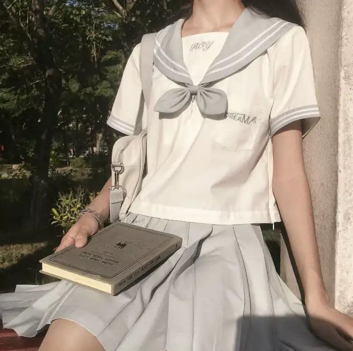 拉. 拉